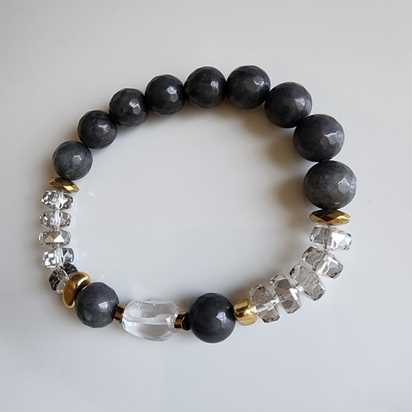 Elegant Black and Gold Beaded Bracelet - Picture 2 of 3